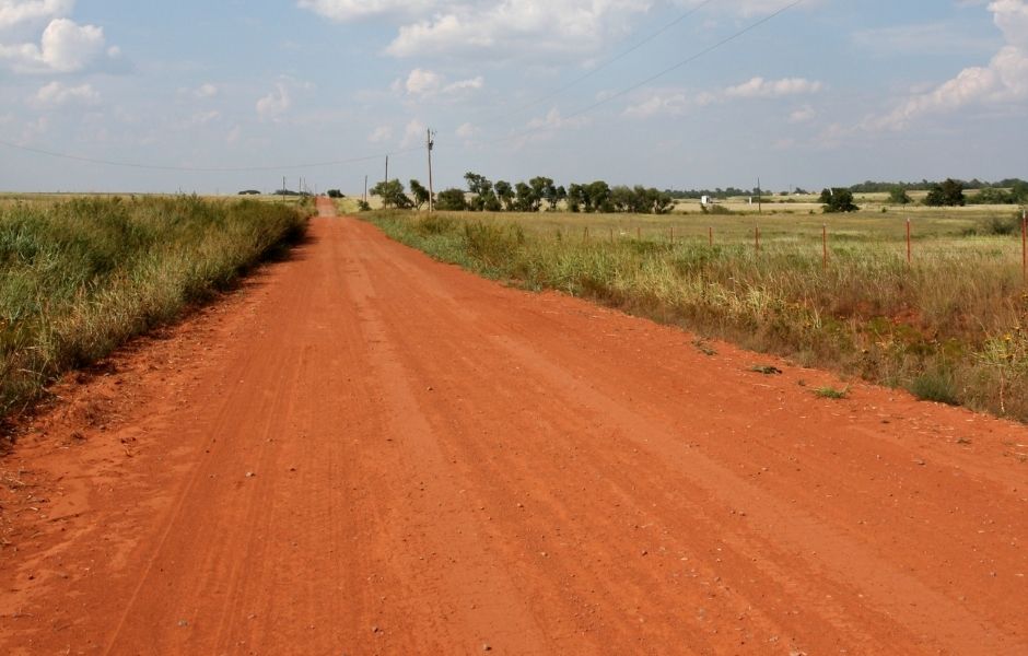 Red shop dirt country